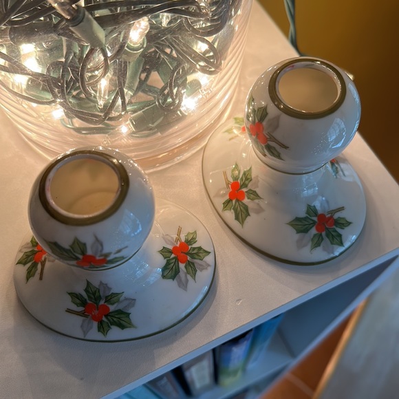 Norleans Mistletoe Candle stick holders - Picture 4 of 4